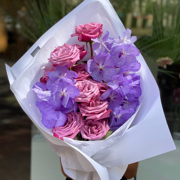 Bouquet de Rosas Malva y Orquídeas
